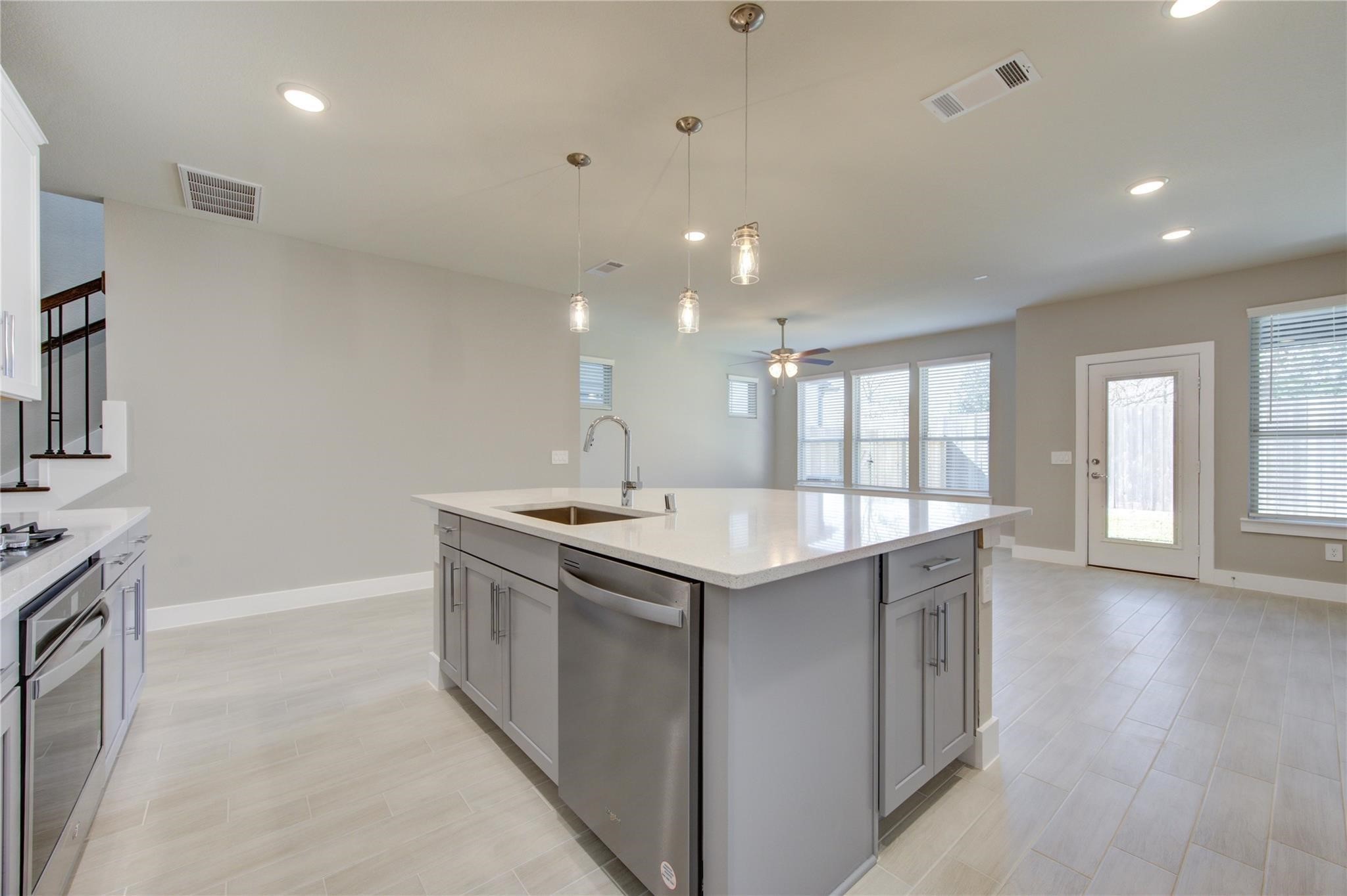 1709 Summerlyn Houston, TX 77080 - Photo 19 of 46