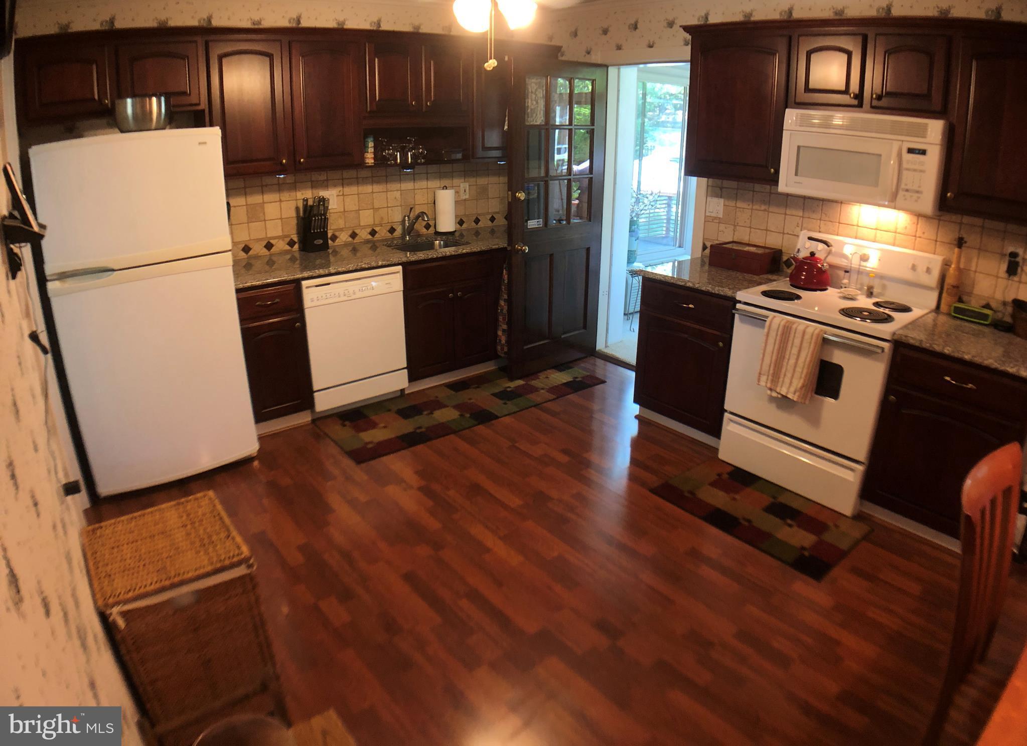 16116 Laurel Ridge Drive Laurel, MD 20707 - Photo 8 of 37 Granite Countertops