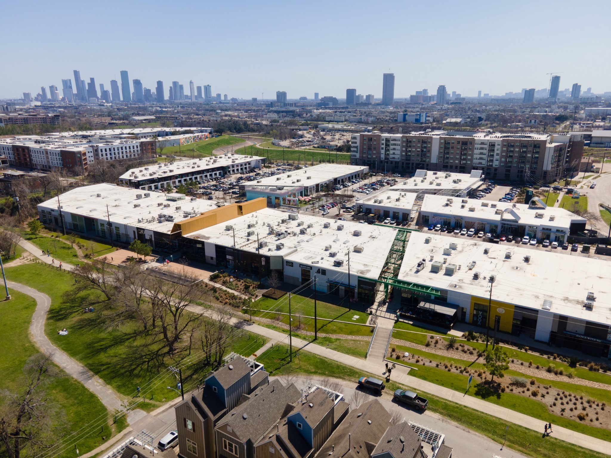 1135 West 26th Street, Unit 5 Houston, TX 77008 - Photo 30 of 30 a view of a lake