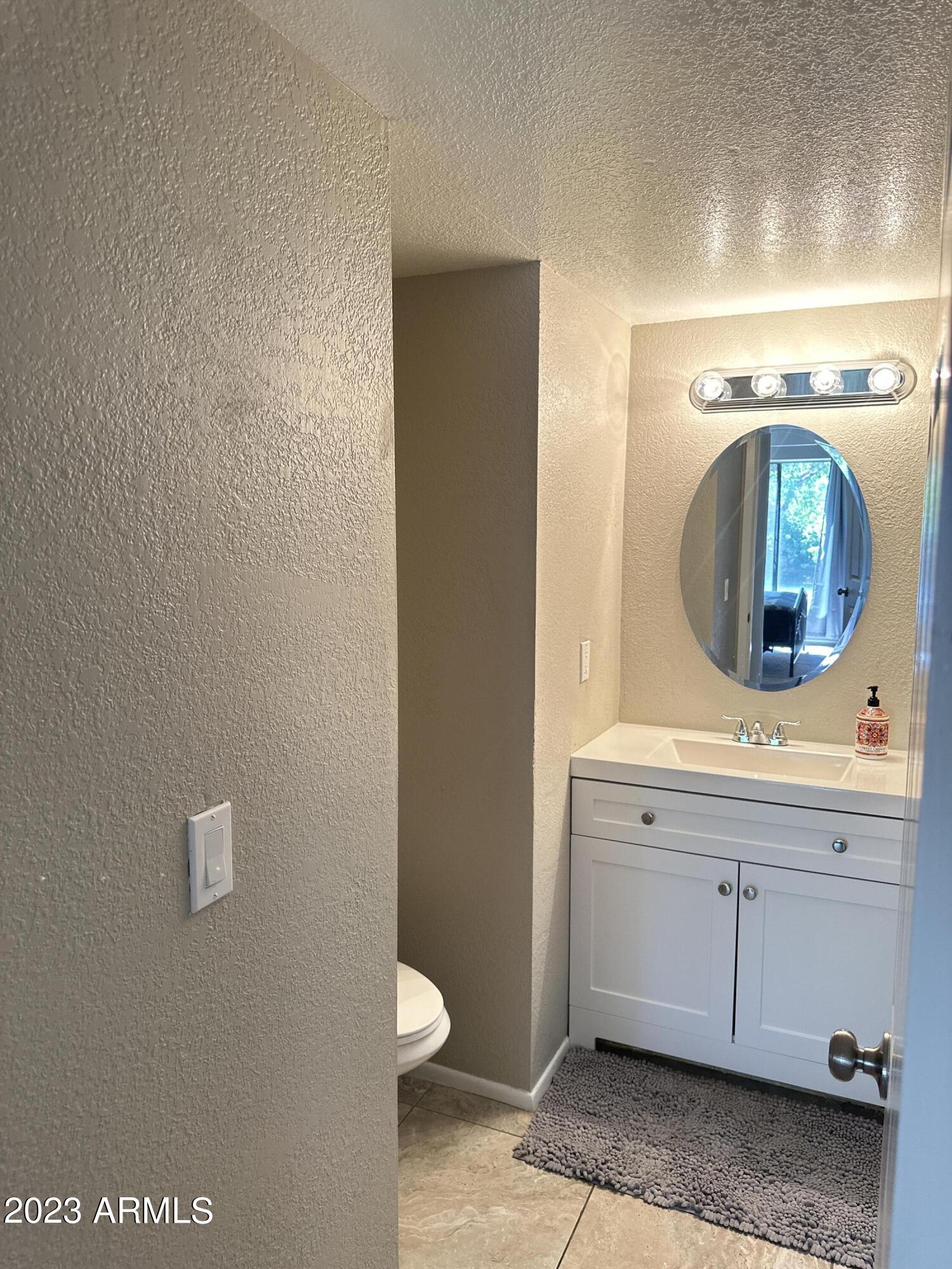 8649 East Royal Palm Road, Unit 214 Scottsdale, AZ 85258 - Photo 12 of 16 Guest bathroom