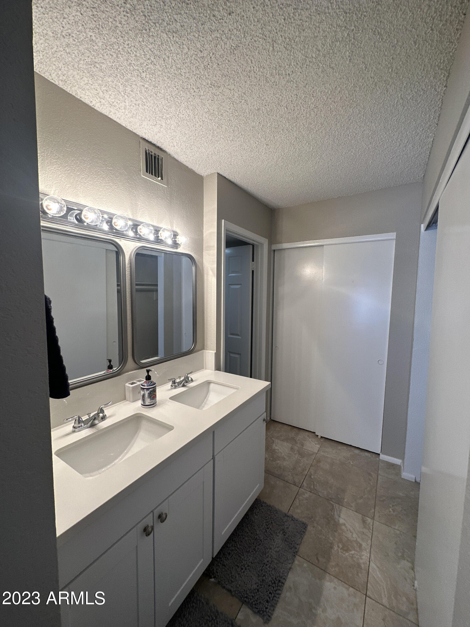 8649 East Royal Palm Road, Unit 214 Scottsdale, AZ 85258 - Photo 9 of 16 En Suite
