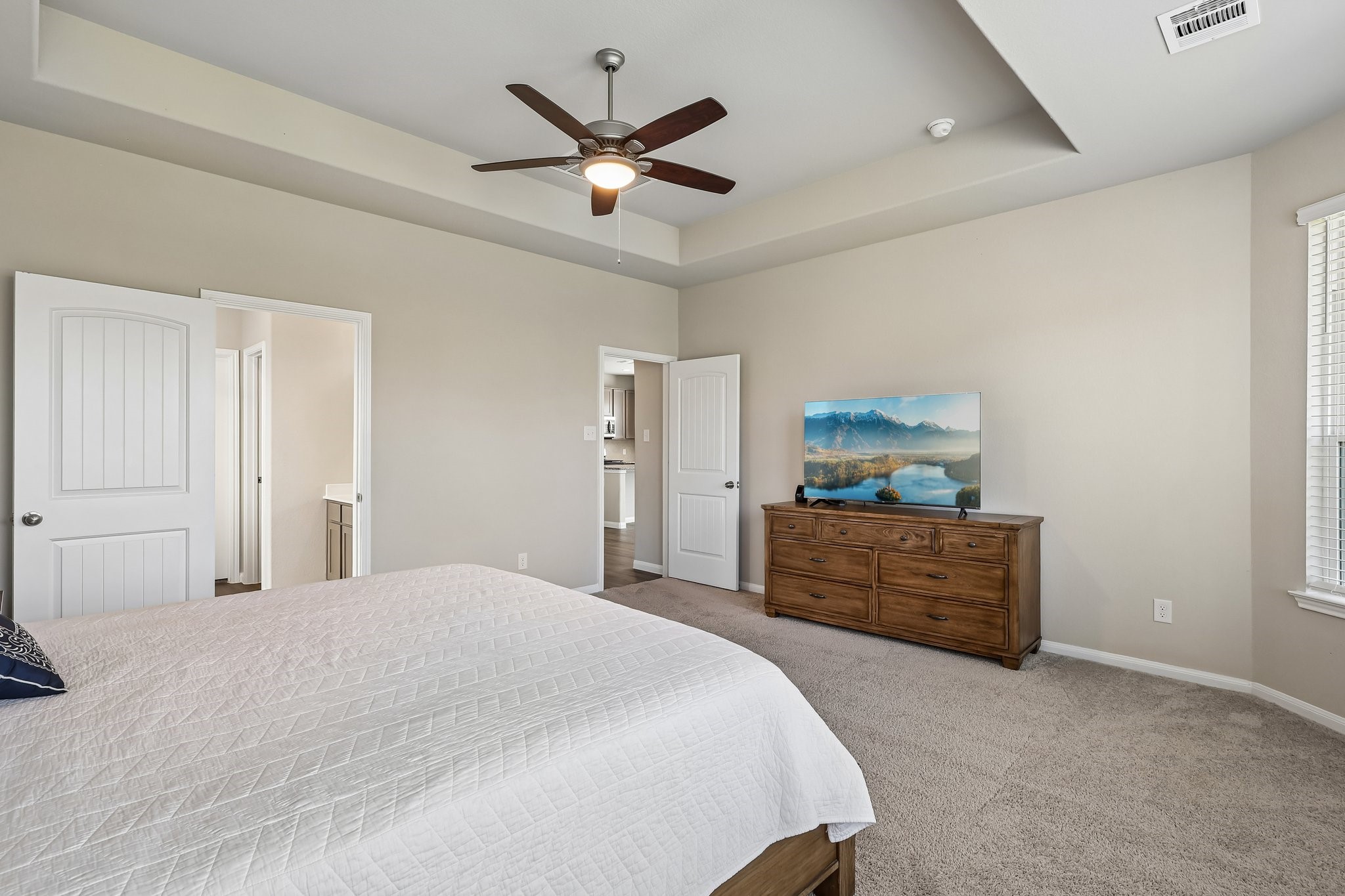 2903 August Mist Court Conroe, TX 77304 - Photo 17 of 40 Primary bedroom