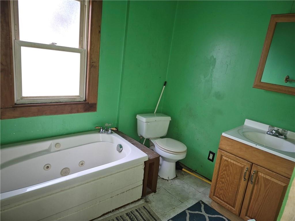 689 South State Line Road Sharon, PA 16146 - Photo 10 of 19 a bathroom with a sink toilet and window