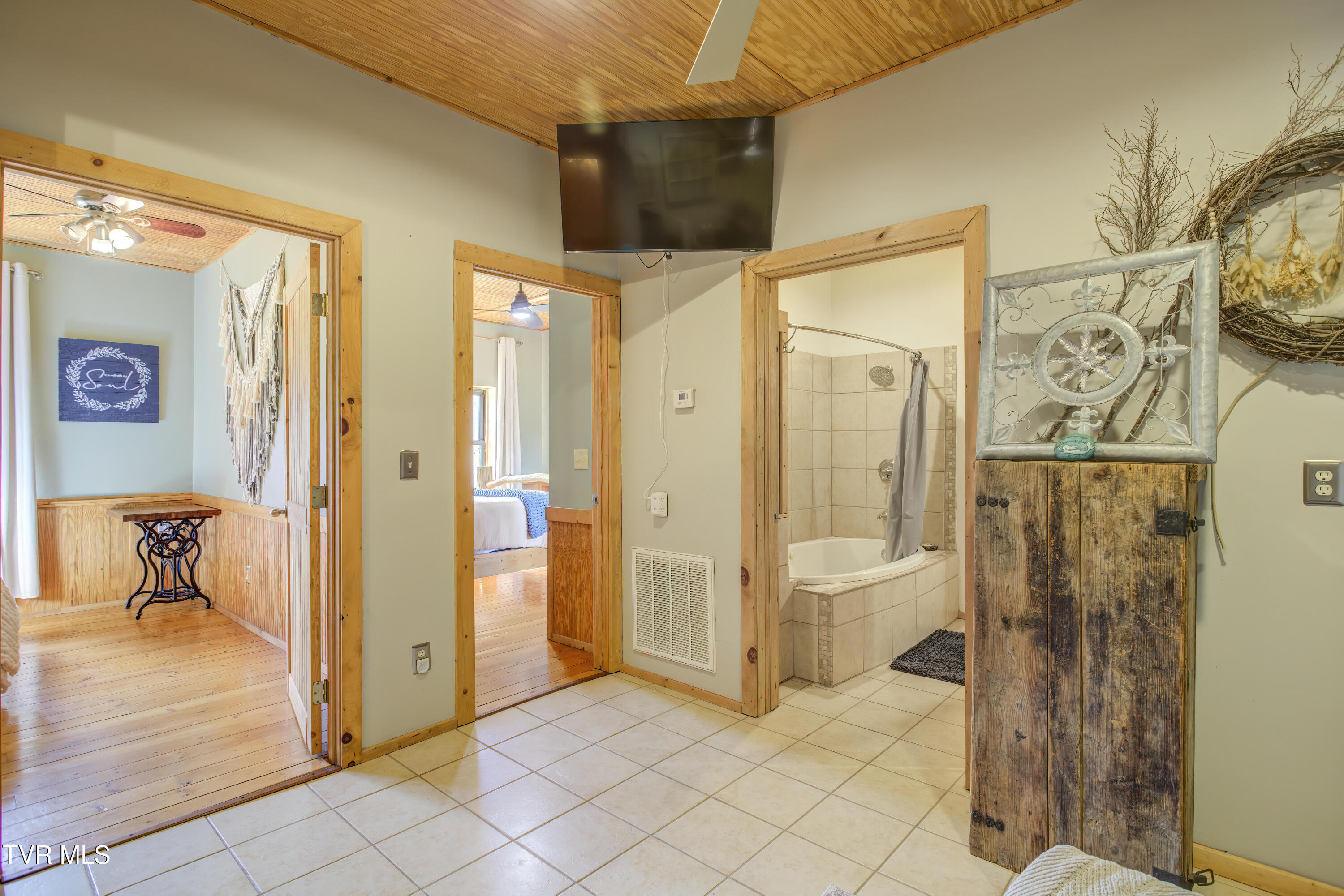 665 Laurels Road Johnson City, TN 37601 - Photo 29 of 43 665 Laurels (33)