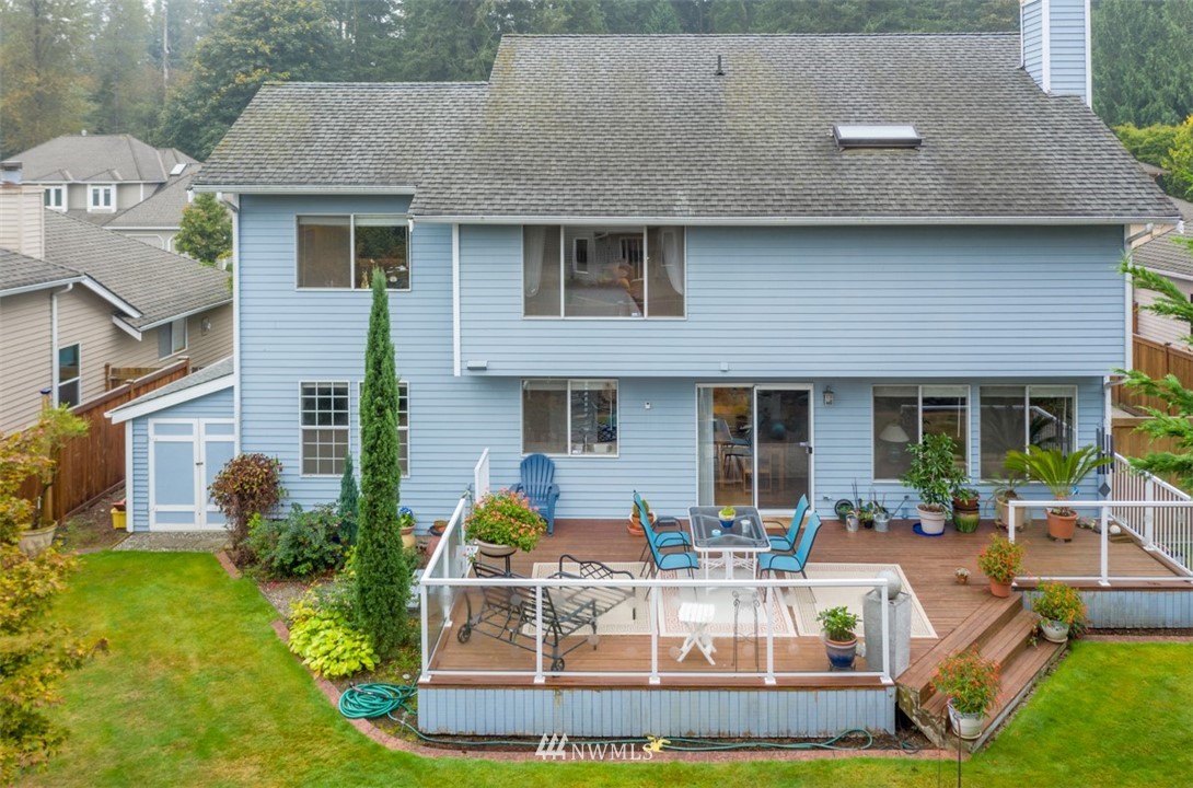 15720 Southeast 184th Street Renton, WA 98058 - Photo 7 of 30 a front view of a house with a fountain table and chairs