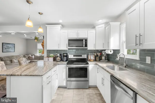 $325,000 | 128 East Green Valley Circle, Newark, DE 19711