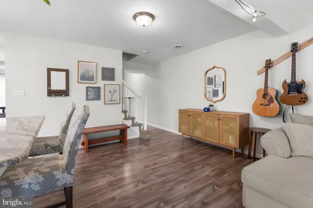 $325,000 | 128 East Green Valley Circle, Newark, DE 19711