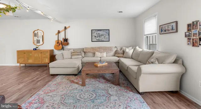 $325,000 | 128 East Green Valley Circle, Newark, DE 19711