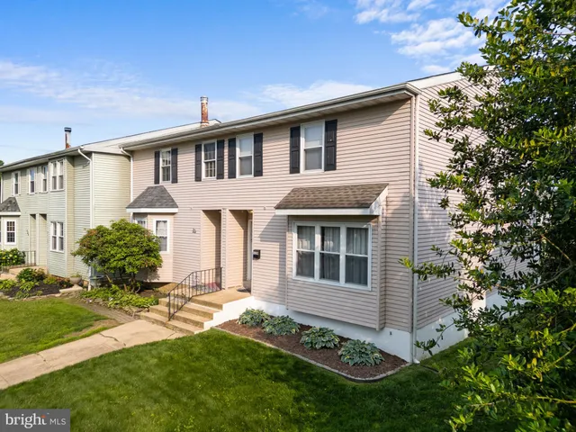 $325,000 | 128 East Green Valley Circle, Newark, DE 19711