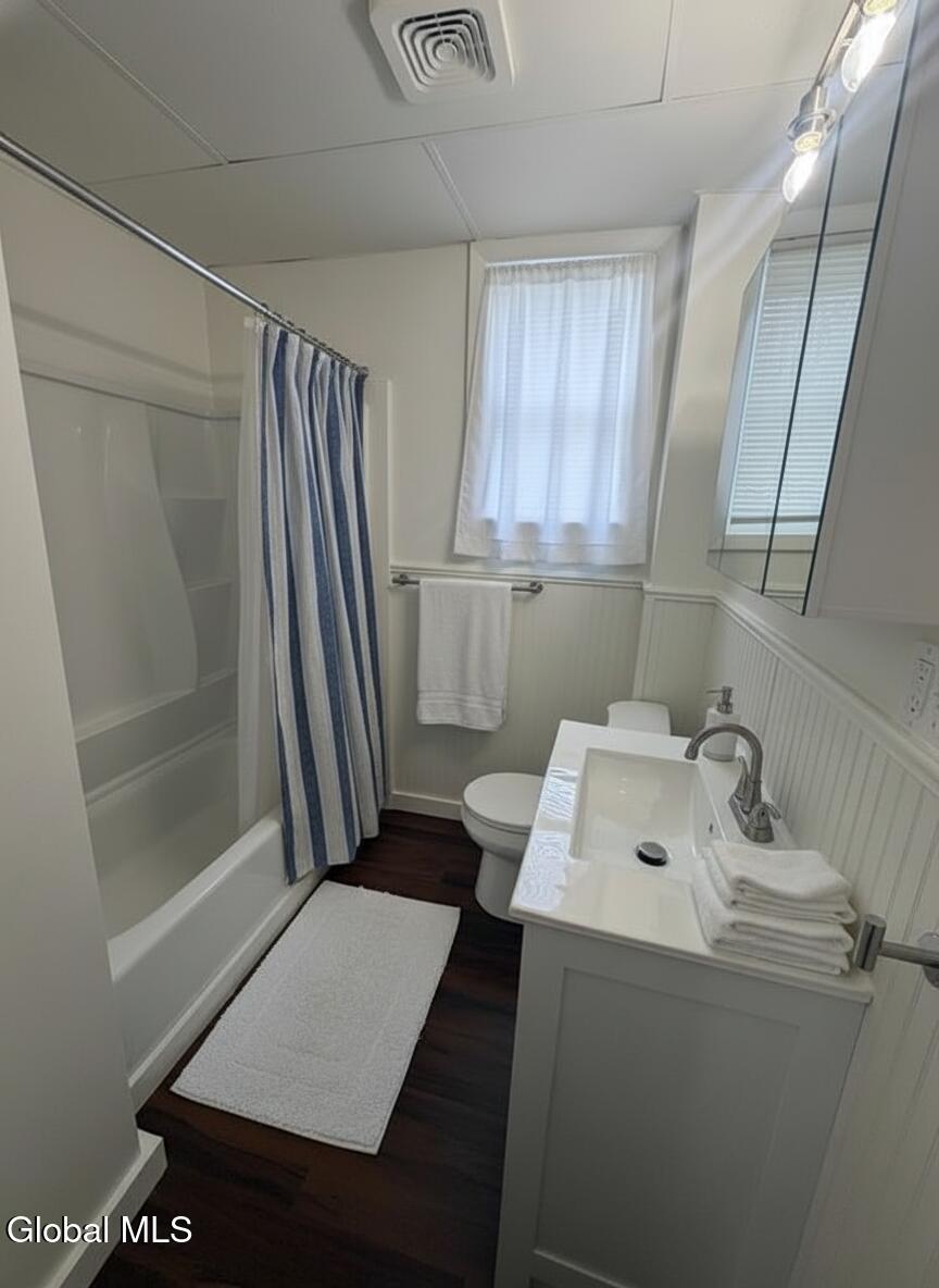 8 Harrison Avenue Rensselaer, NY 12144 - Photo 16 of 22 Open curtain bathroom