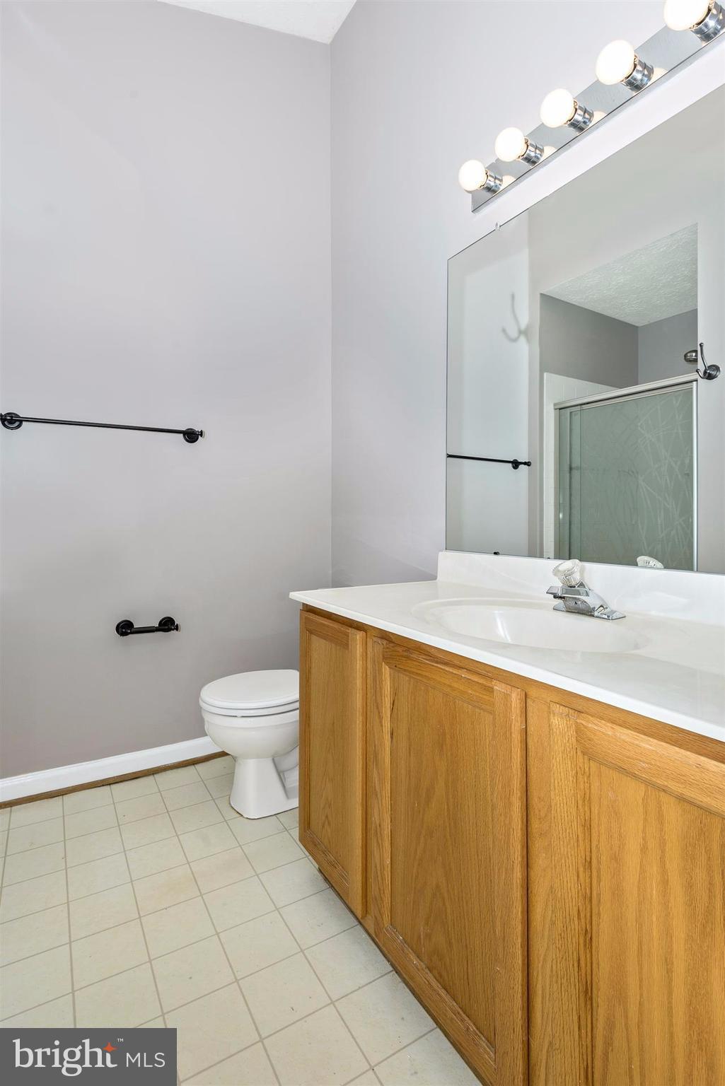 26053 Ridge Manor Drive Damascus, MD 20872 - Photo 16 of 24 Bath (Master)