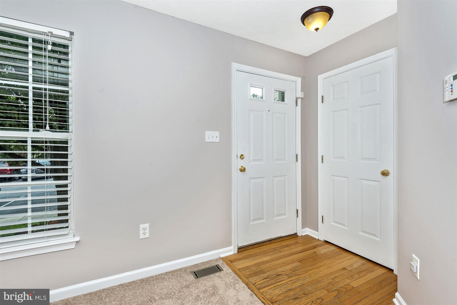 26053 Ridge Manor Drive Damascus, MD 20872 - Photo 3 of 24 Interior (General)