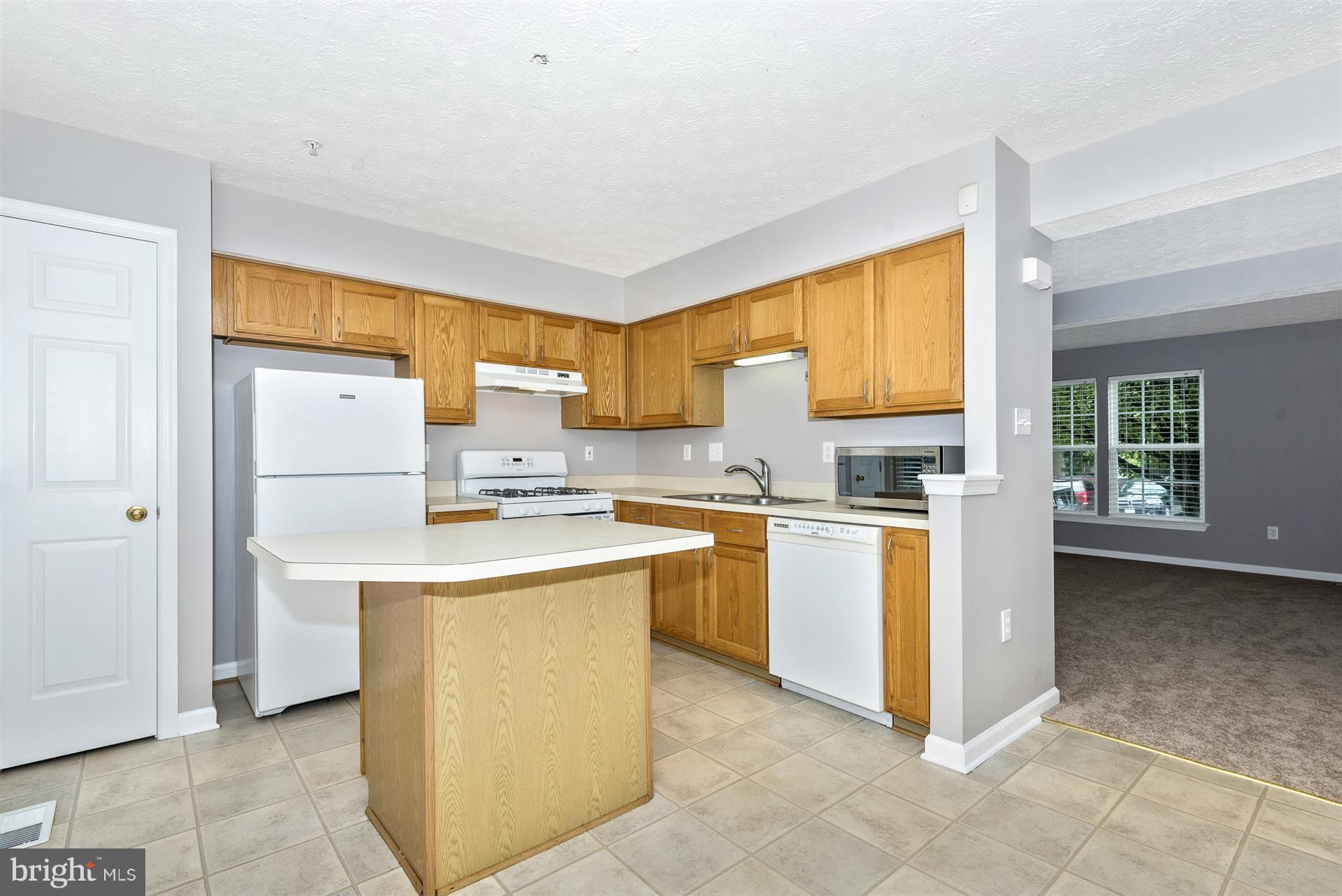 26053 Ridge Manor Drive Damascus, MD 20872 - Photo 8 of 24 Kitchen