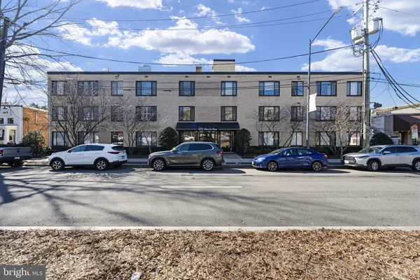 $2,300 | 5112 MacArthur Boulevard Northwest, Unit 209, Washington, DC 20016