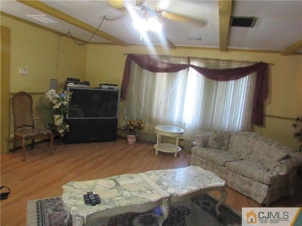 318 Overbrook Road Piscataway, NJ 08854 - Photo 12 of 27 Gallery Image 12