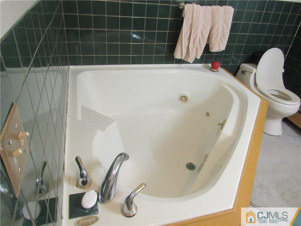 318 Overbrook Road Piscataway, NJ 08854 - Photo 15 of 27 Gallery Image 15