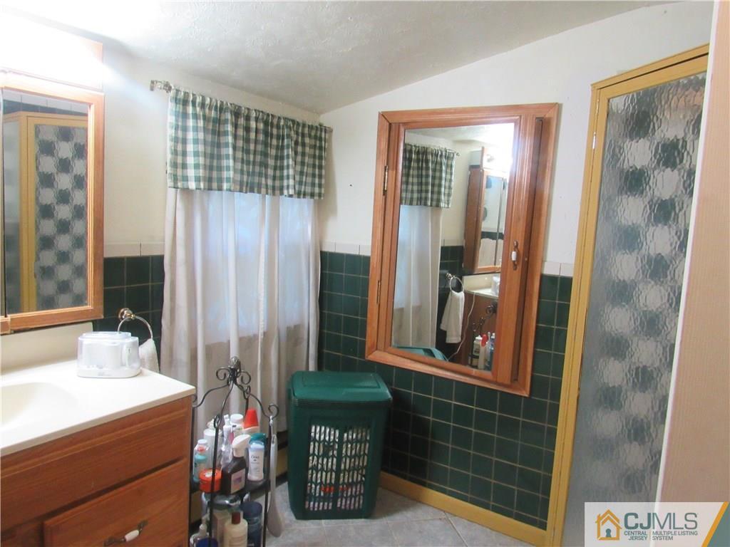318 Overbrook Road Piscataway, NJ 08854 - Photo 17 of 27 Gallery Image 17