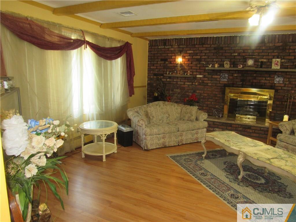 318 Overbrook Road Piscataway, NJ 08854 - Photo 3 of 27 Gallery Image 3