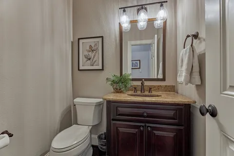 $1,900,000 | 66 South Player Manor Circle, The Woodlands, TX 77382