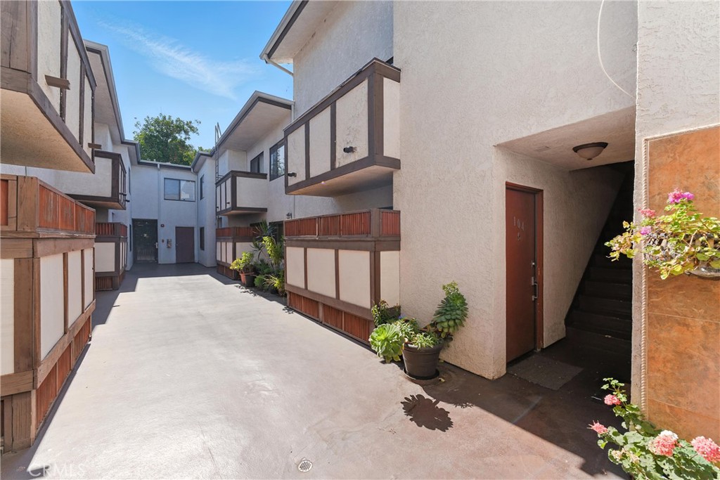 6250 Fulton Avenue, Unit 104 Van Nuys, CA 91401 - Photo 2 of 19