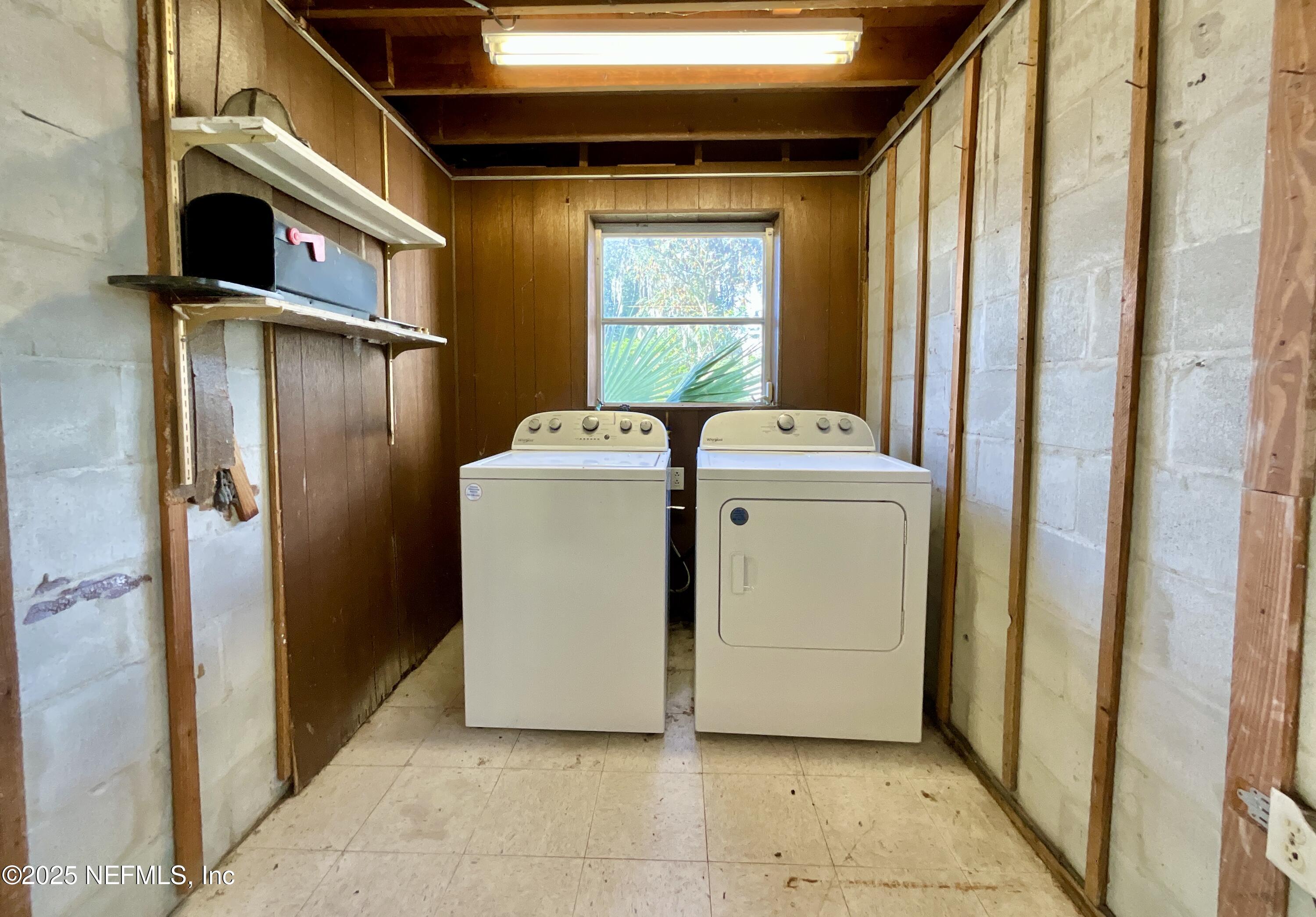 145 Depot Road Hawthorne, FL 32640 - Photo 43 of 73 a utility room with dryer and washer