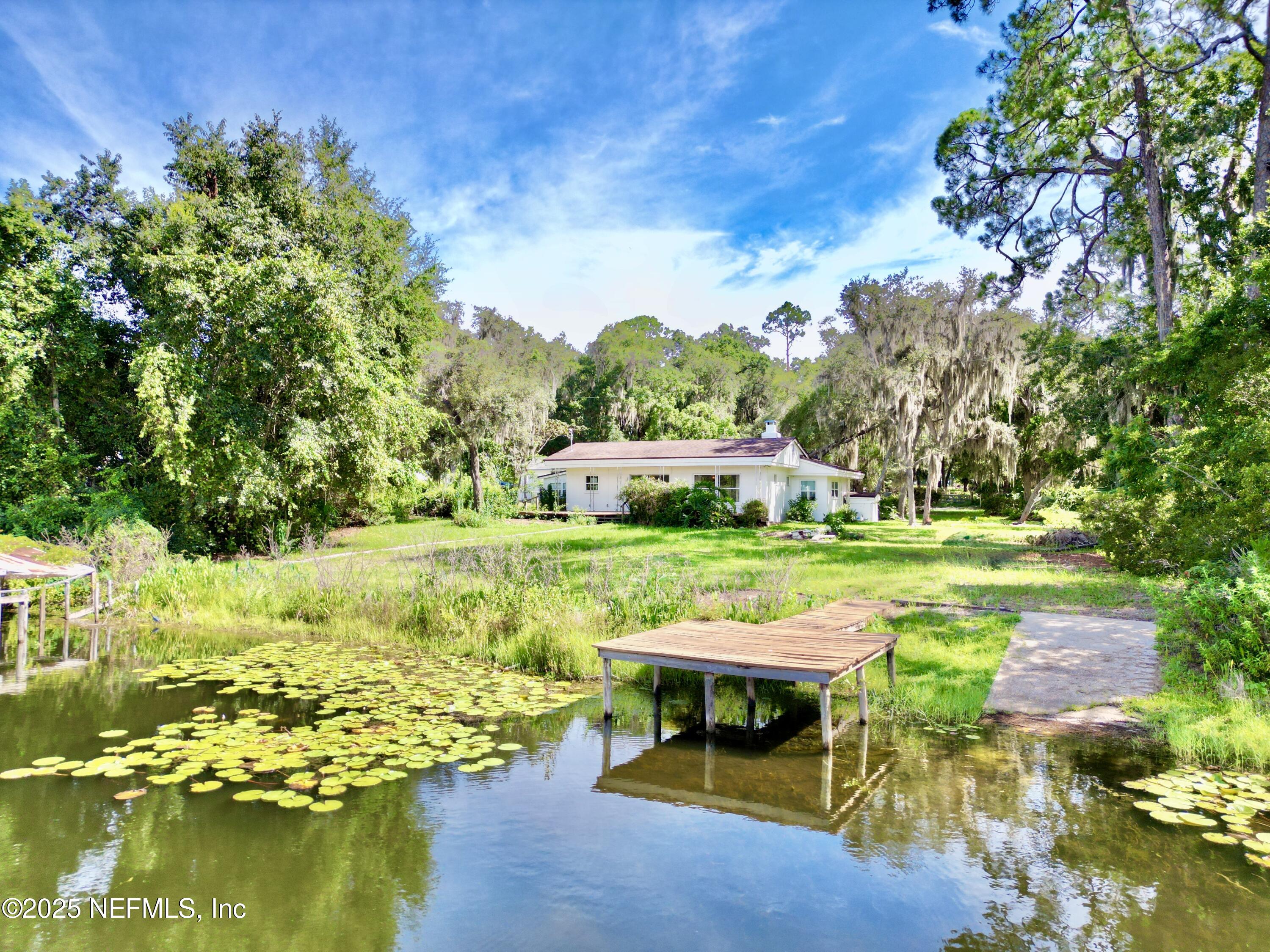 145 Depot Road Hawthorne, FL 32640 - Photo 57 of 73 a view of a table and chairs in the garden