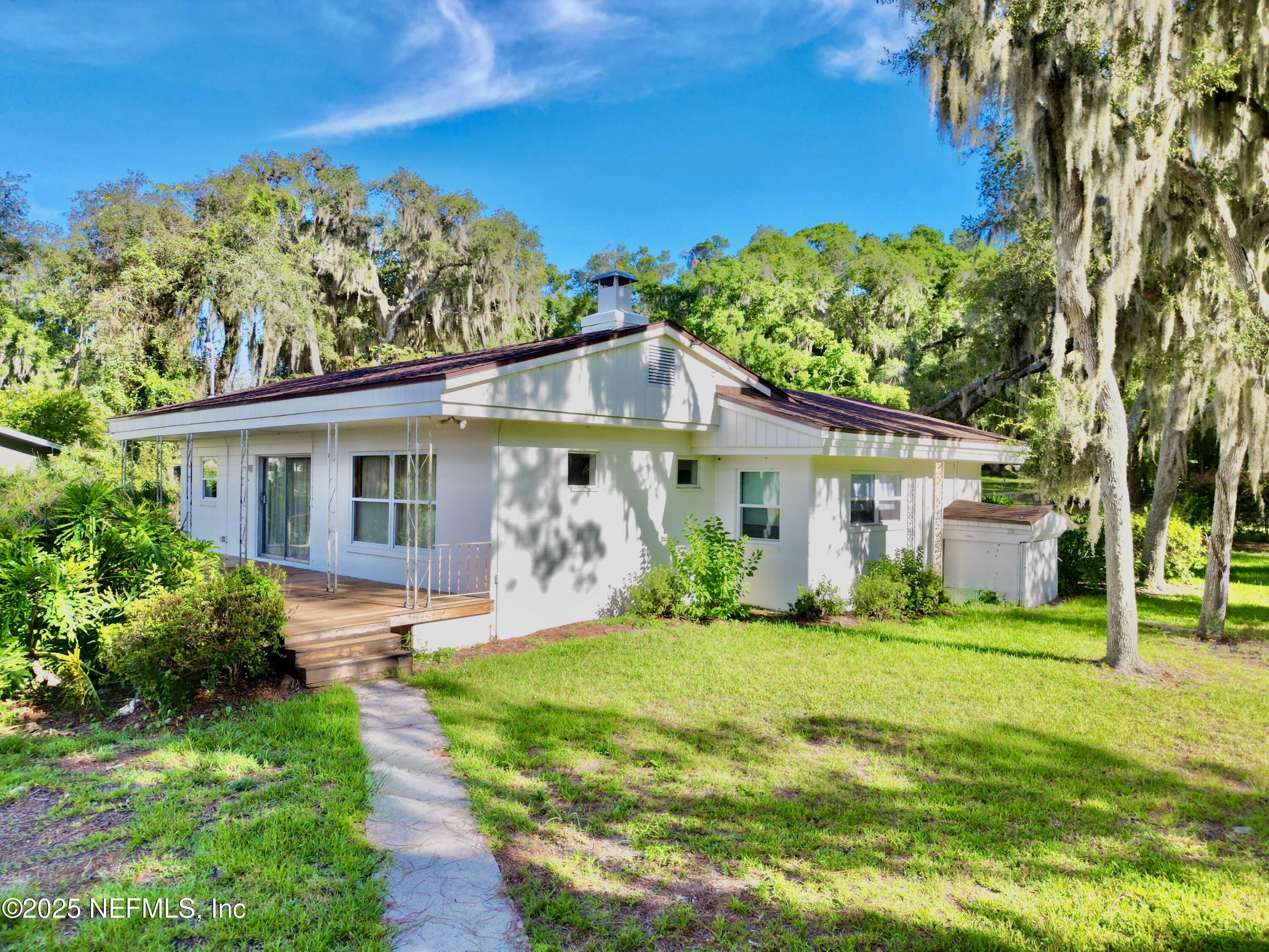 145 Depot Road Hawthorne, FL 32640 - Photo 63 of 73 a front view of a house with garden