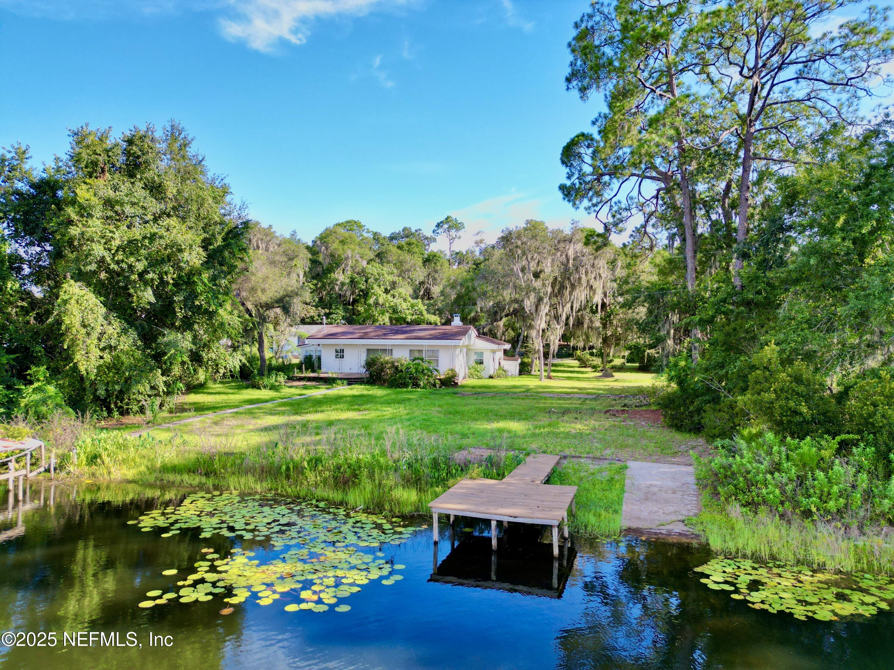 145 Depot Road Hawthorne, FL 32640 - Photo 65 of 73 a front view of a house with garden