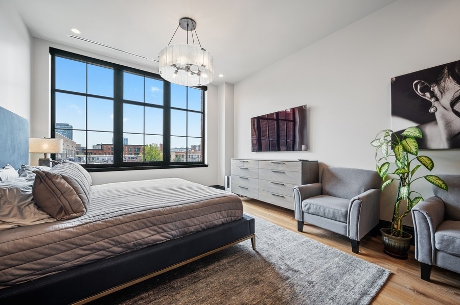 1109 West Washington Boulevard, Unit 4D Chicago, IL 60607 - Photo 17 of 31 a bedroom with bed and window