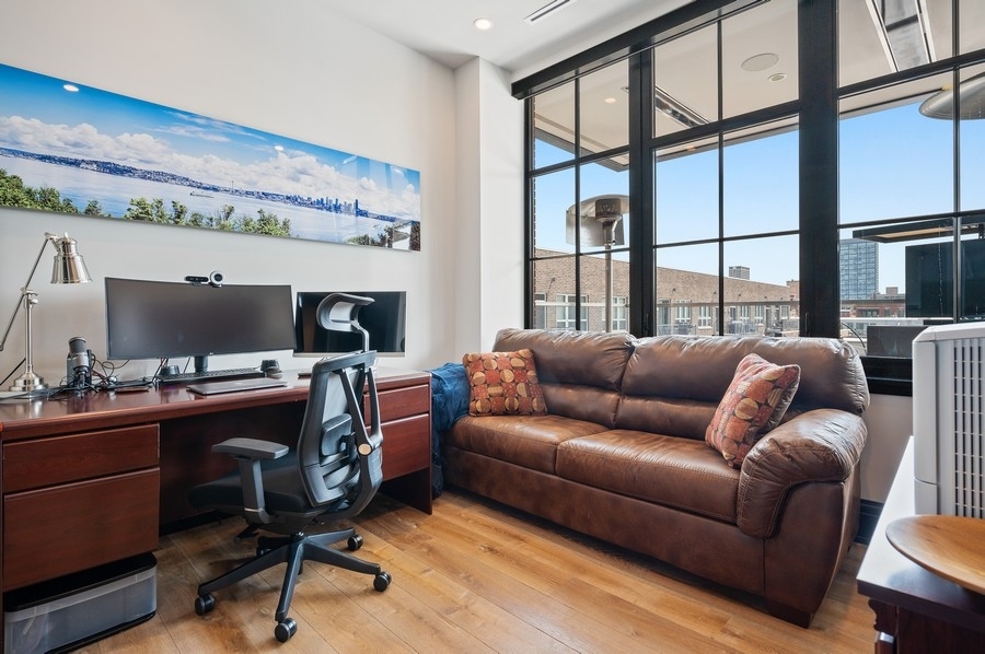 1109 West Washington Boulevard, Unit 4D Chicago, IL 60607 - Photo 22 of 31 a livingroom with workspace and a window