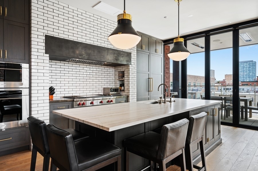 1109 West Washington Boulevard, Unit 4D Chicago, IL 60607 - Photo 8 of 31 a dining room with furniture and window