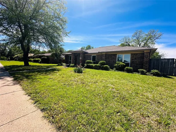 $2,400 | 3117 Kingswood Drive, Garland, TX 75040