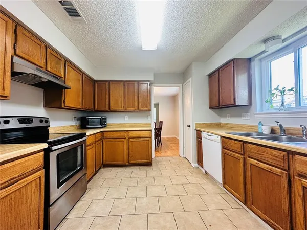$2,400 | 3117 Kingswood Drive, Garland, TX 75040