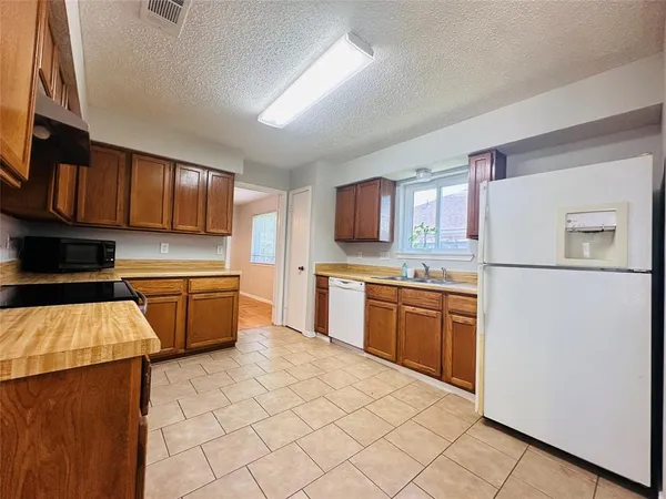 $2,400 | 3117 Kingswood Drive, Garland, TX 75040
