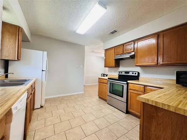 $2,400 | 3117 Kingswood Drive, Garland, TX 75040