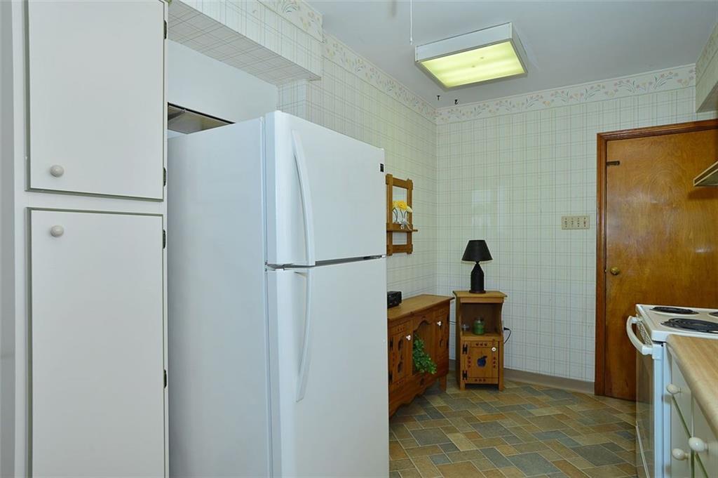 280 Pine Road Pittsburgh, PA 15237 - Photo 4 of 14 Kitchen has area for a table and chairs.