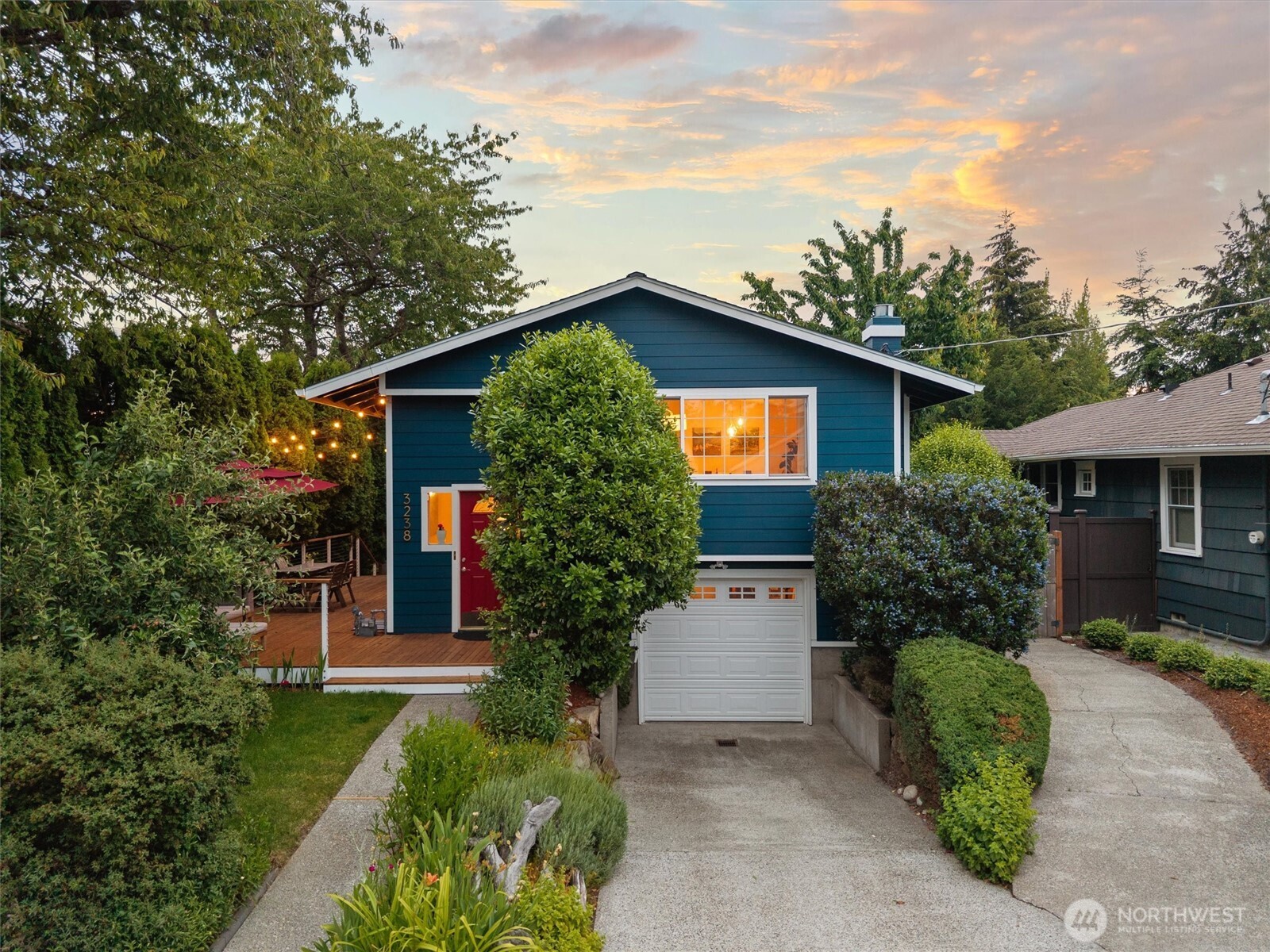 3238 Walnut Avenue Southwest Seattle, WA 98116 - Photo 3 of 40