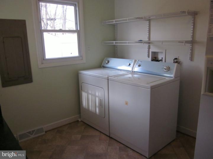 17 Lynbrook Road Wilmington, DE 19804 - Photo 18 of 19 Laundry Room