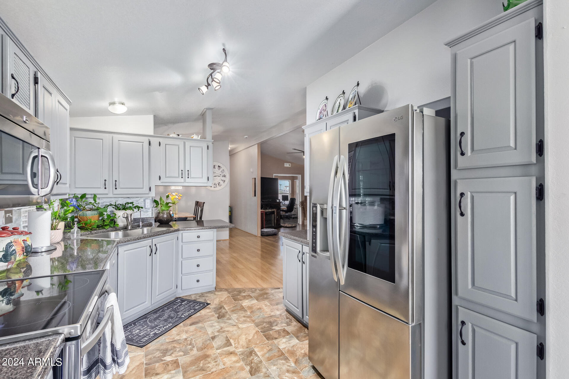 3355 South Cortez Road, Unit 93 Apache Junction, AZ 85119 - Photo 15 of 21 17 - Cortez