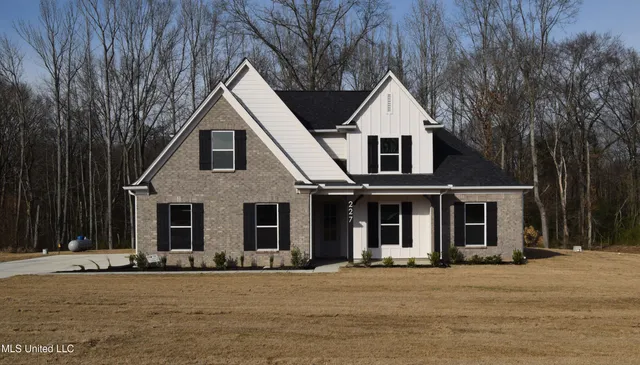 $394,900 | 227 Centerline Roper Loop, Byhalia, MS 38611
