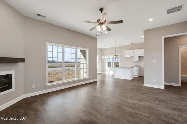 $394,900 | 227 Centerline Roper Loop, Byhalia, MS 38611