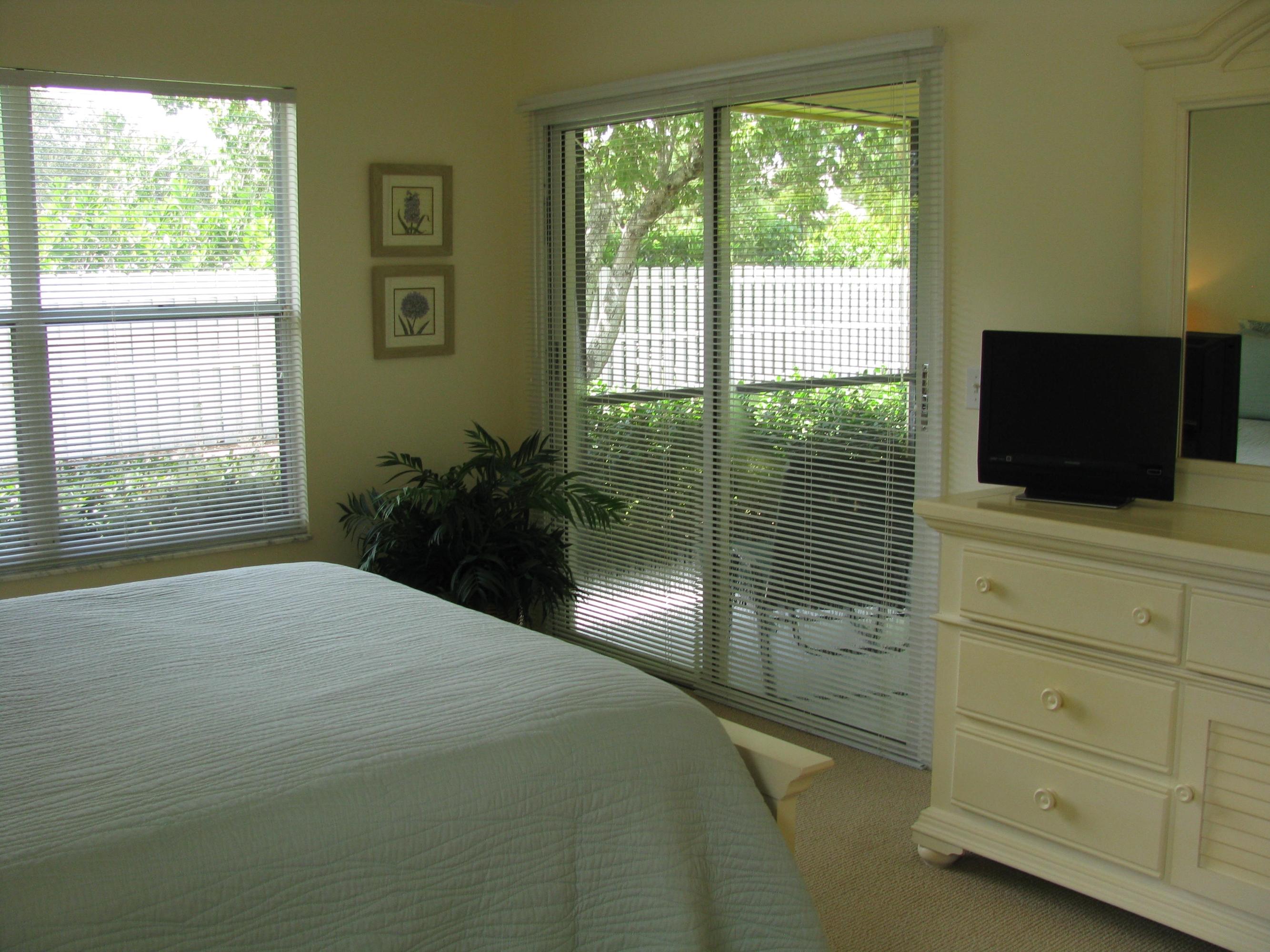 204 Colony Way West Jupiter, FL 33458 - Photo 15 of 44 Master bedroom (2)