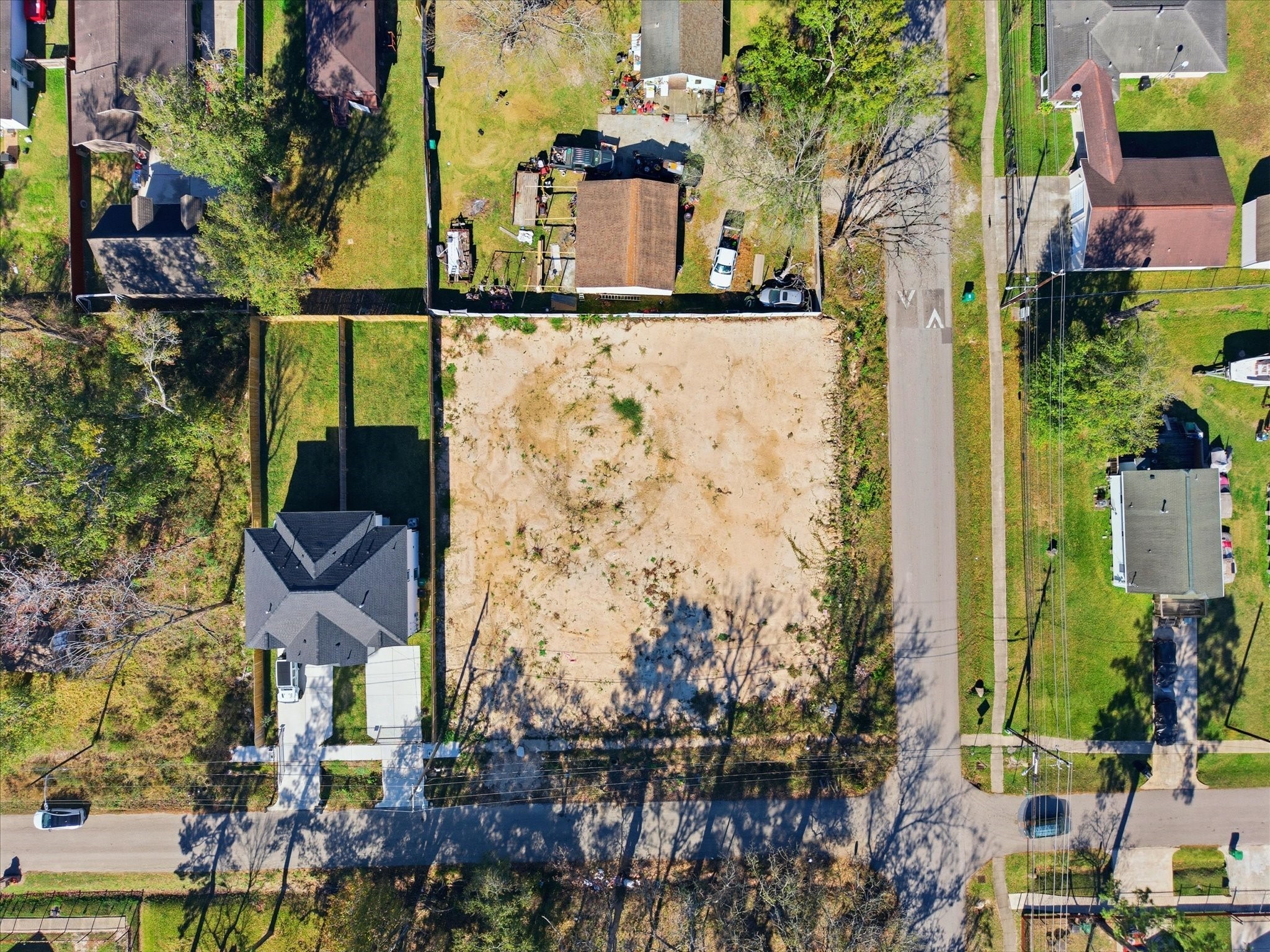 8227 Hamlet Street Houston, TX 77078 - Photo 14 of 17 front view of a house with a yard