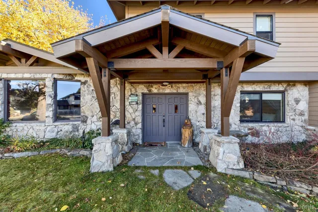 $2,595,000 | 2202 Balboa Drive, South Lake Tahoe, CA 96150