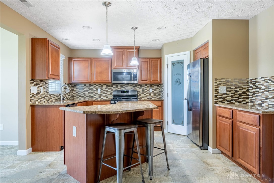 526 Reading Road Dayton, OH 45404 - Photo 8 of 31 Gallery Image 8