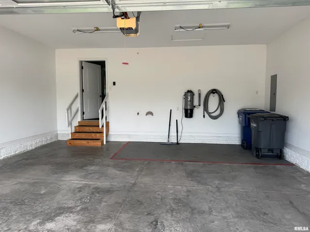 $2,800 | 3011 Belmont Place, Bettendorf, IA 52722