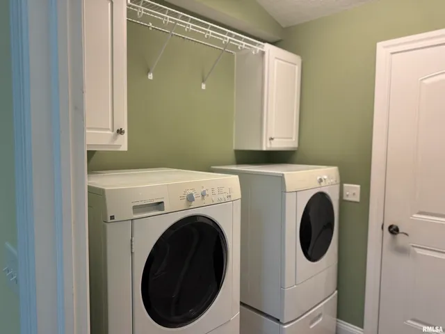 $2,800 | 3011 Belmont Place, Bettendorf, IA 52722