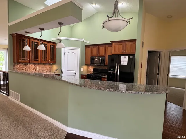 $2,800 | 3011 Belmont Place, Bettendorf, IA 52722