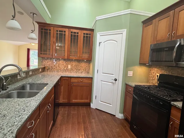 $2,800 | 3011 Belmont Place, Bettendorf, IA 52722