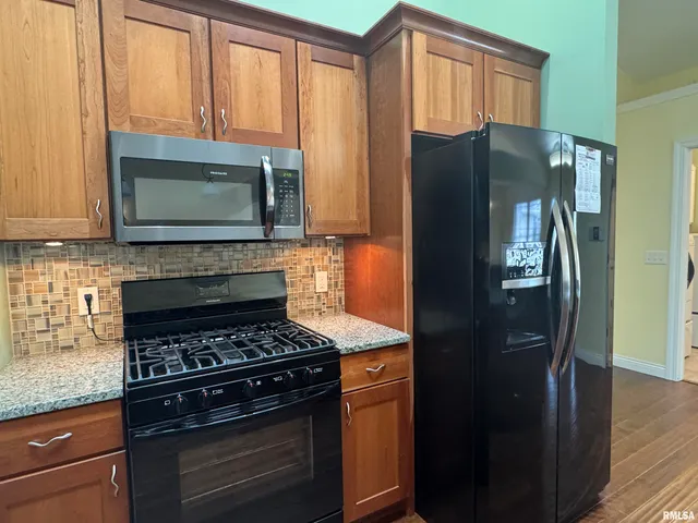 $2,800 | 3011 Belmont Place, Bettendorf, IA 52722